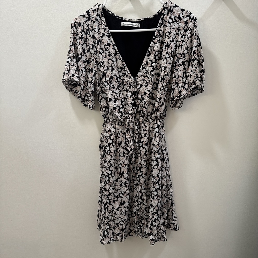 Abercrombie & Fitch Black and Cream Floral Mini Dress